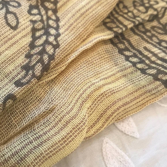 Subtle Luxury Green Spun Scarf - Picture 9 of 10